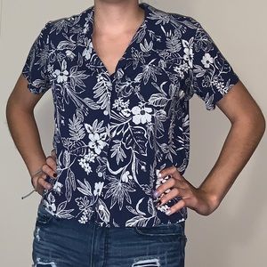 Blue Button Up Hawaii Shirt.